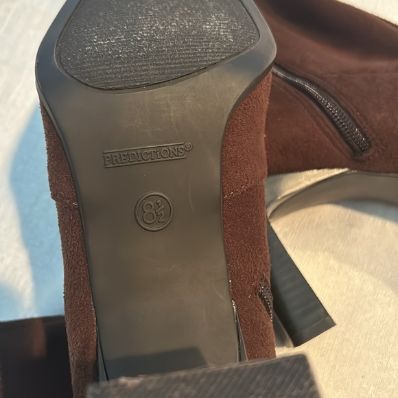 Predictions Women’s Brown Ankle Heeled Boots w/ square heel Size 8.5 Preowned - Picture 16 of 16